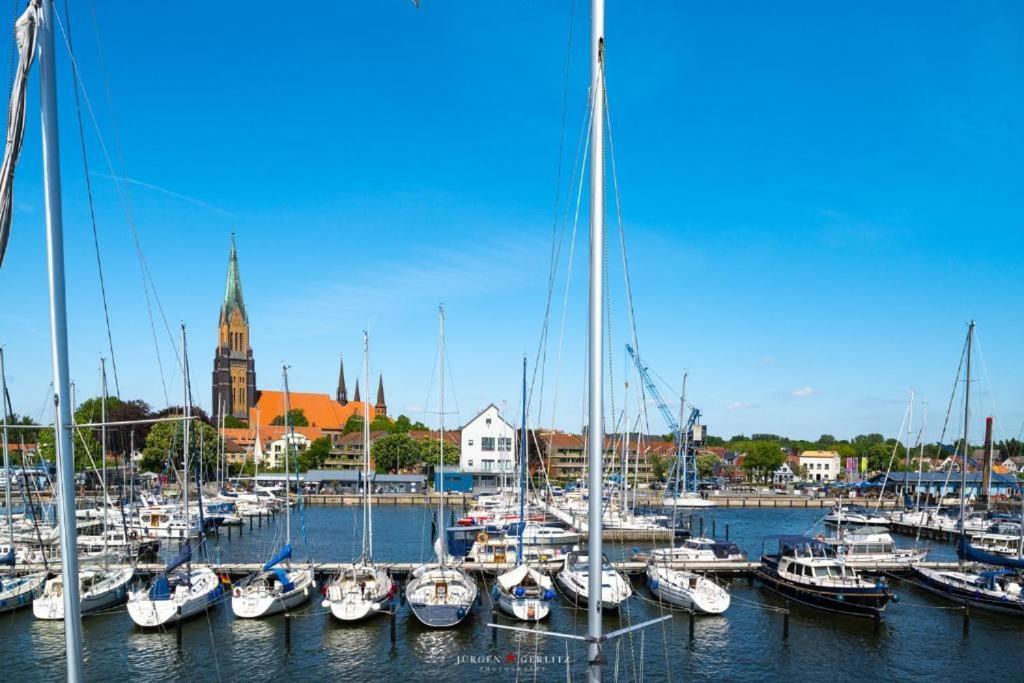 Hausboot Gluecksmomente Mit Dachterrasse In Schleswig Am Ostseefjord Schlei Eksteriør billede