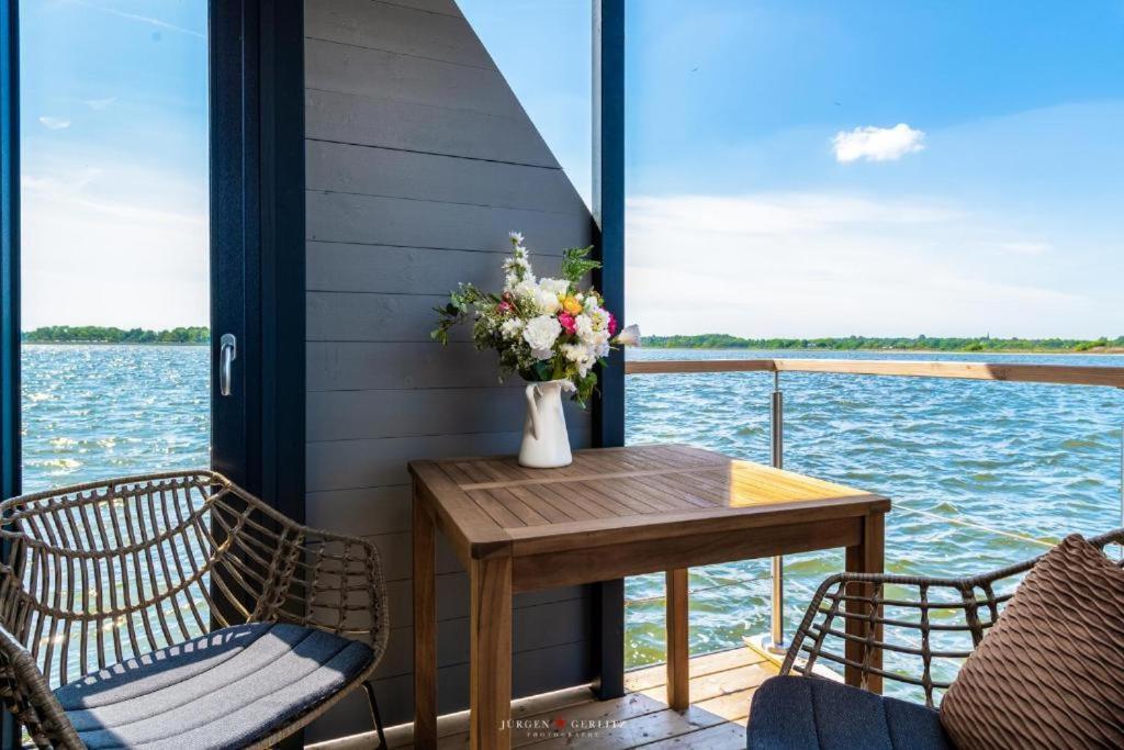 Hausboot Gluecksmomente Mit Dachterrasse In Schleswig Am Ostseefjord Schlei Eksteriør billede