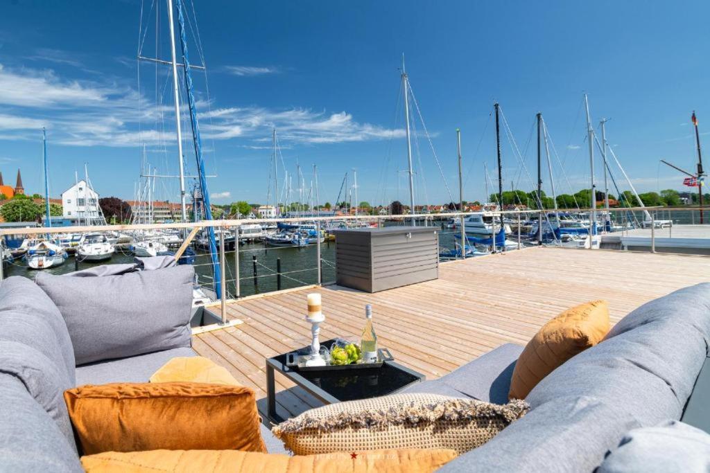 Hausboot Gluecksmomente Mit Dachterrasse In Schleswig Am Ostseefjord Schlei Eksteriør billede